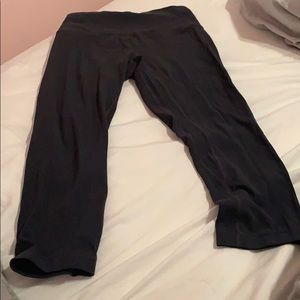 lululemon cropped leggings in dark grey